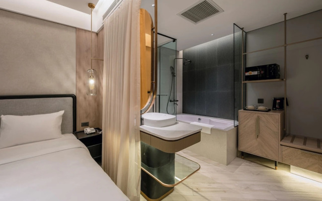 iRest Signature Ba Dinh Lakeside