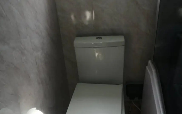 Room-charming Bradford Room to Rent With