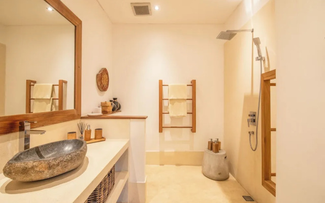 Luxury 4BR Haven, Steps to Canggu's Beach Elegance