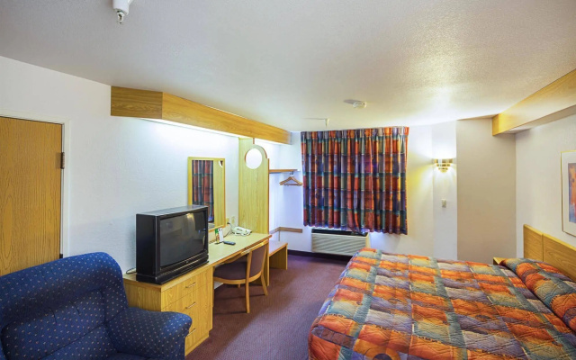 OYO Hotel Markle IN I-69