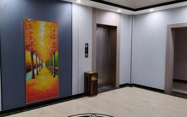 Shenzhen Bolang Hotel (Xintangwei Metro Station)