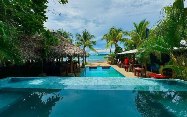 Skully's House - Hotel & Hostel