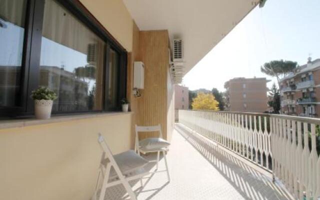 Eur Bright Spacious terraced Apartment
