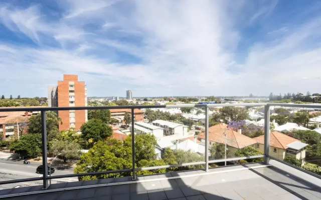 Lovely 2BR Apartment in West Perth With Parking!