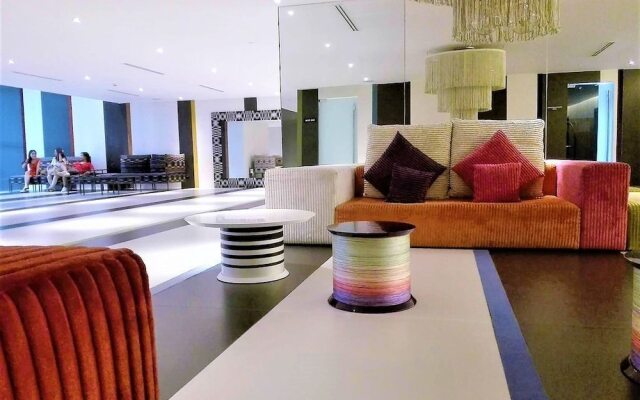 Oasis Regency @ Acqua Livingstone near Rockwell