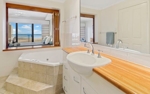 Luxury Beach Unit Dolphin Heads