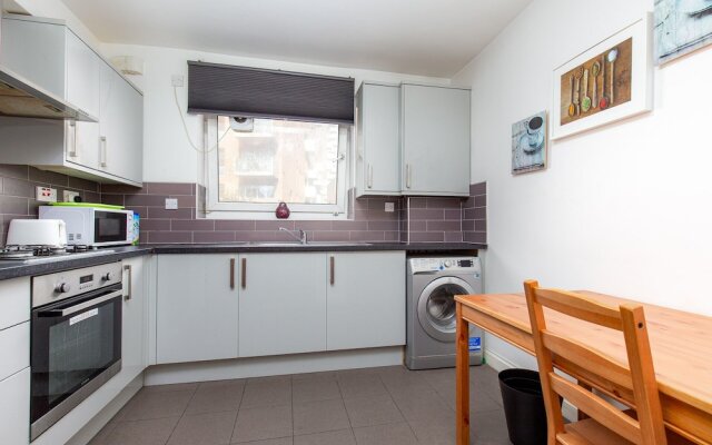 Broxbourne House - Deluxe Guest Room 2