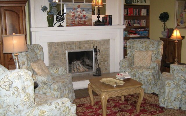 Foxglove Inn & Gardens