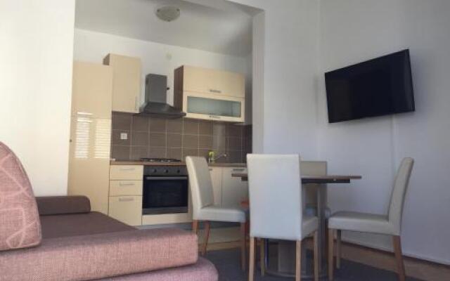 Petros Apartments Pag