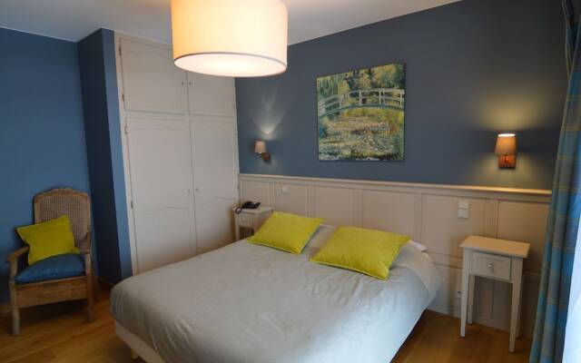Modern Villa with Shared Pool Nearby Saint-Hubert