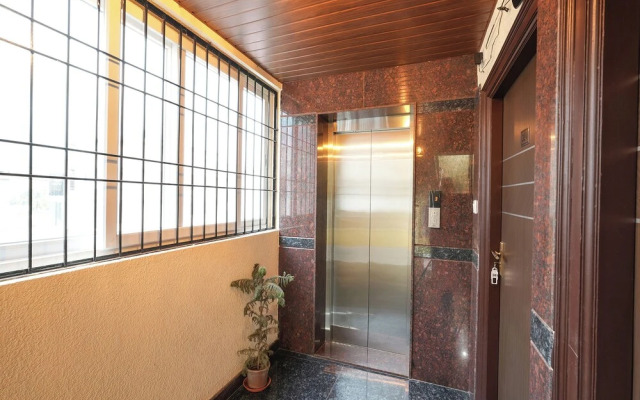 Fabhotel Royal Suites I