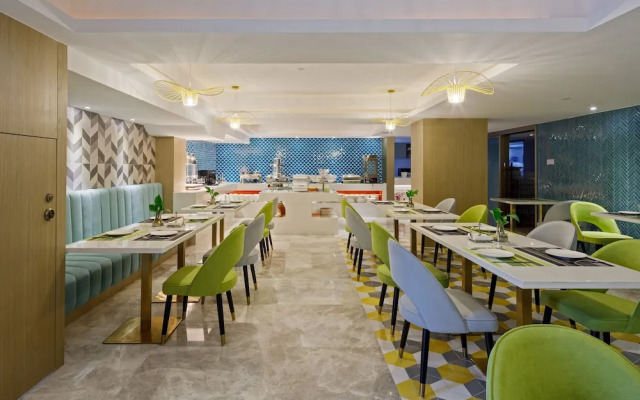 Kaigaosi Hotel (Guangzhou Railway Station Subway Station Baima Clothing City)