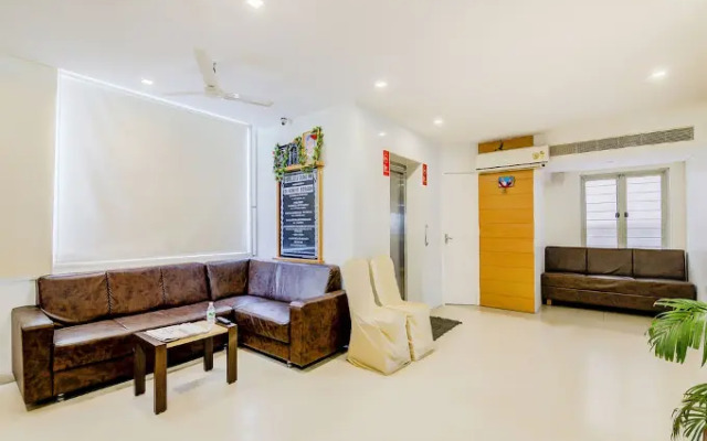 FabHotel Leela Grand Inn