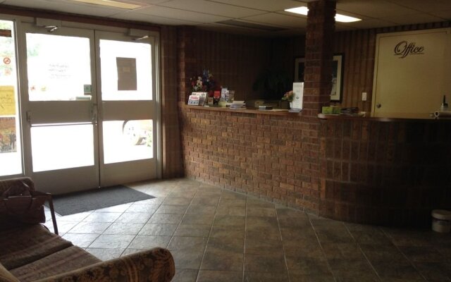 Sturgeon River Inn & Restaurant