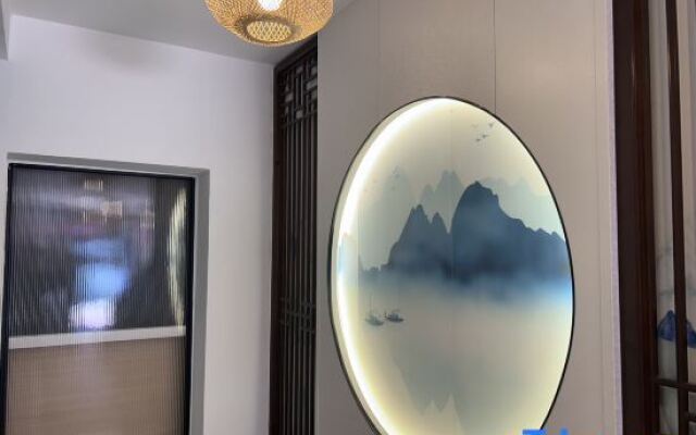 Zixuan Ge Homestay (Shanghai Fengjing Ancient Town Store)