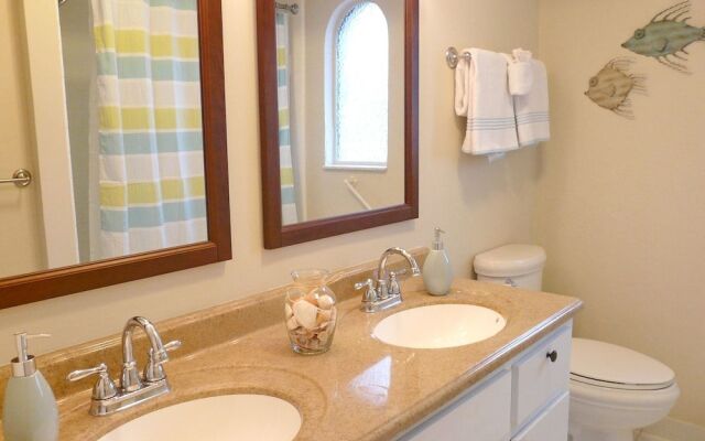 Waterfront Home With Pool and Western Exposure