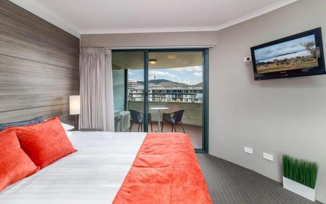 2BR 2Bath L8 Executive Apartment, in City Centre