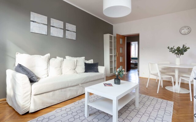 Saska Kepa Modern Apartment