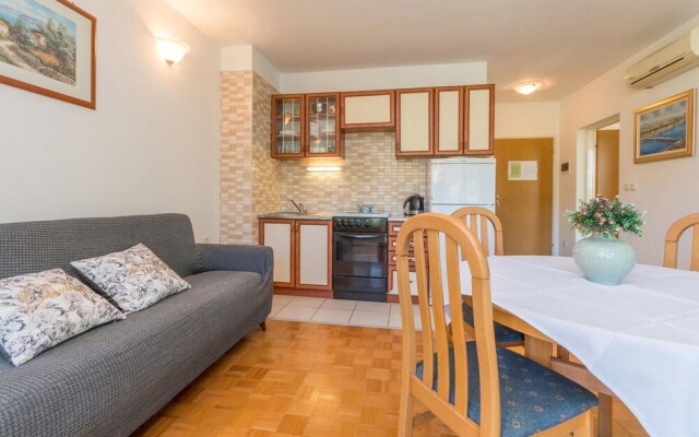 Stunning Apartment in Banj With Wifi and 2 Bedrooms