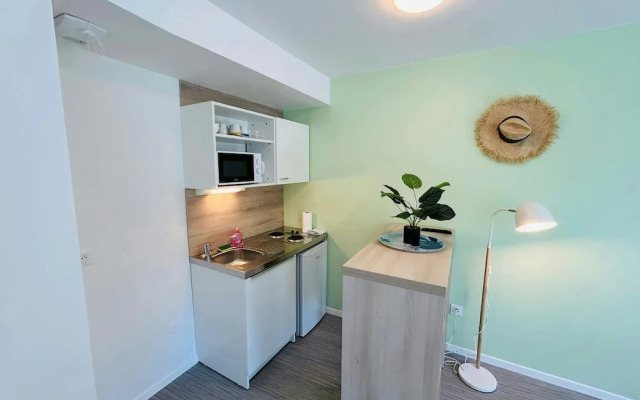 We Live In R - Suite 102