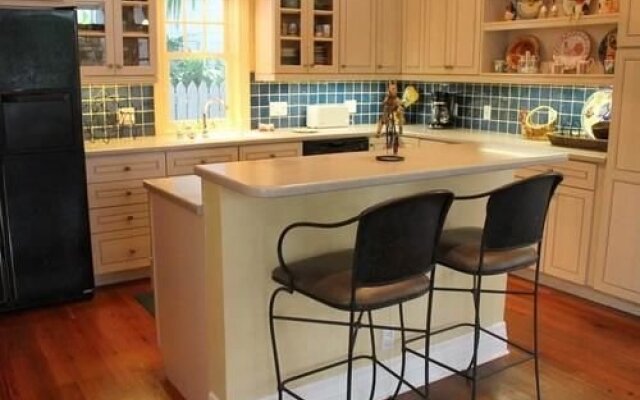 Easy Livin' by Avantstay Key West Home w/ Pool & BBQ Week Long Stays Only