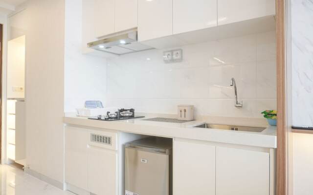 Comfy And Warm Studio Room At Sky House Bsd Apartment