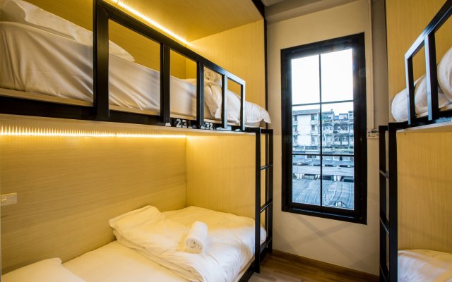 Bed To Bangkok - Hostel