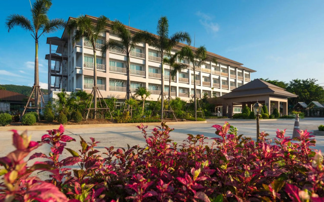 Swan Lake Hotel Sattahip