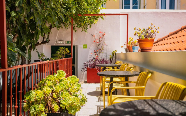 Casa do Bairro by Shiadu