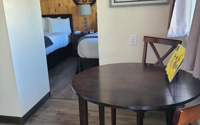 Lamplighter Cabins & Suites
