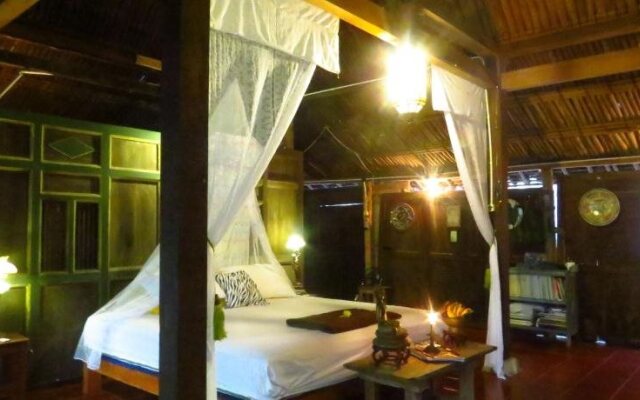 Rumah Limasan Jawa Homestay