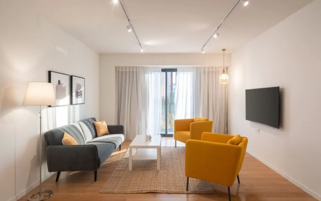 LIV Athinum 1 - Luxury Apartment 4C