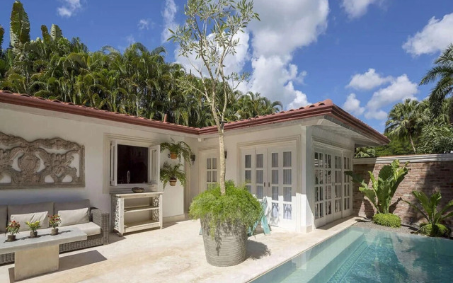 Sunny Vacation Villa 16