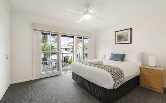 Whitecliffs Beach Resort – Guest Rooms – Melbourne