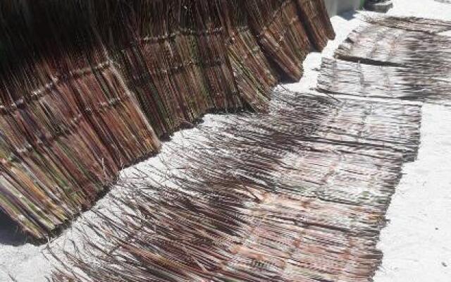 Origami Inn Himandhoo