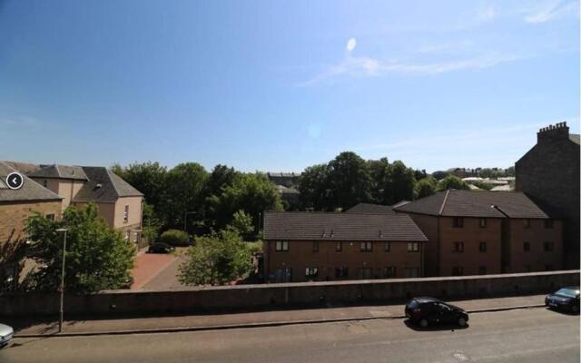 ☆ Bright, 2 Bedroom West End Apartment ☆