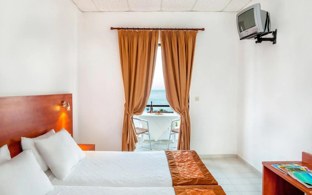 Xenios Dolphin Beach Hotel