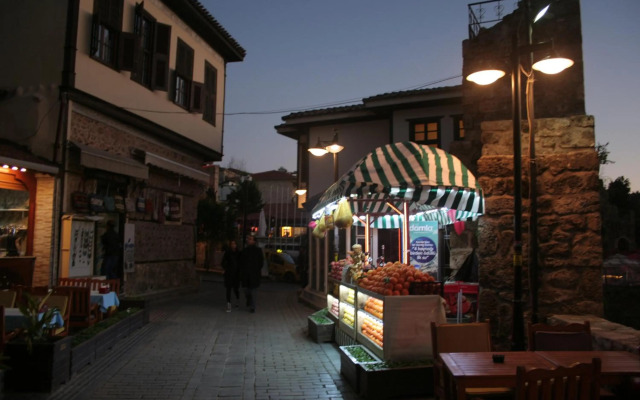 Mavi Avlu Old Town Apartments