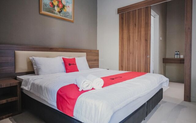 RedDoorz Premium @ Permata Baloi Green