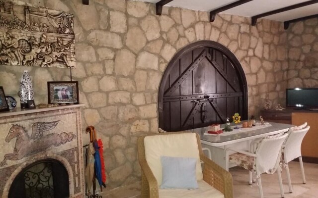 Tas Konak