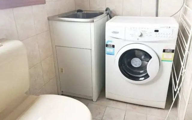 Home Near Shops & Beach