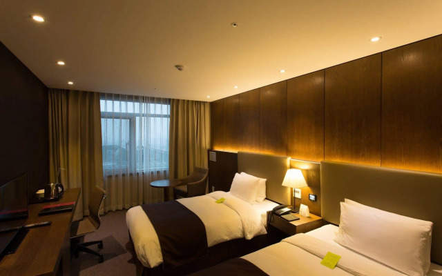 The Central Plaza Hotel