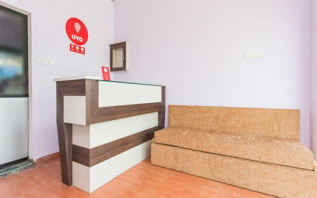 OYO 12161 Hotel Madhur Inn