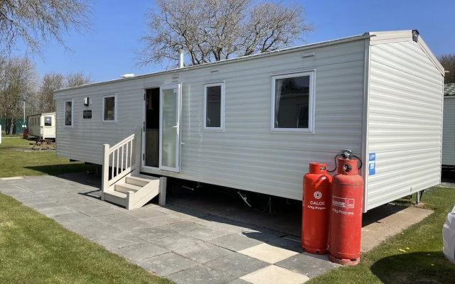 Beautiful 3-bed Caravan Situated on Lakeland Haven