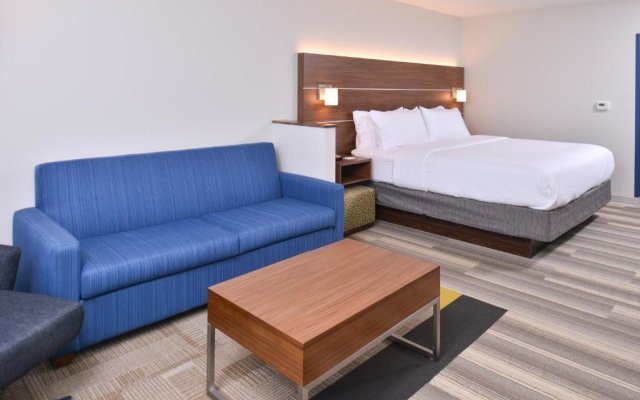 Holiday Inn Express & Suites Omaha Airport, an IHG Hotel