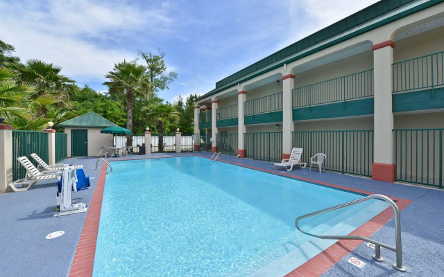 Red Roof Inn PLUS+ Hammond