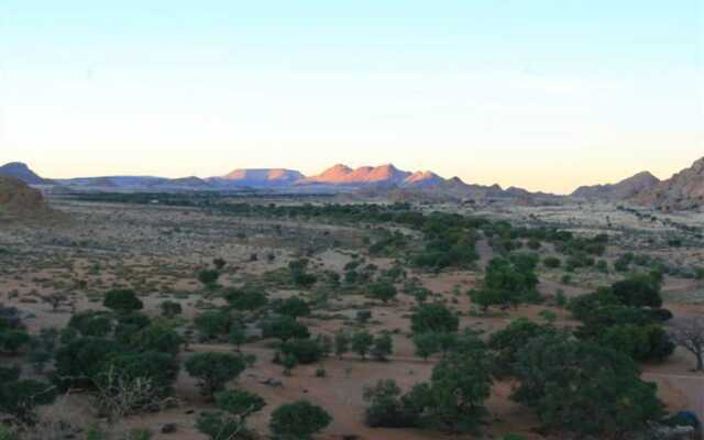 Savanna Guest Farm