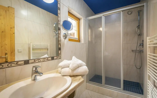 Chalet in Fugen Near Spieljochbahn