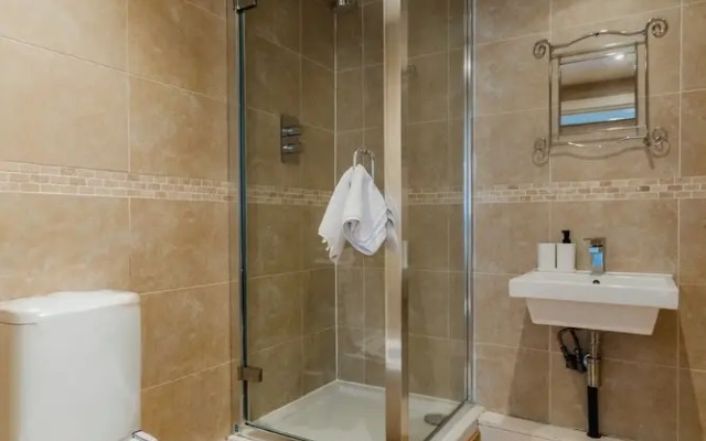 Platform Avenues 5 Bed House