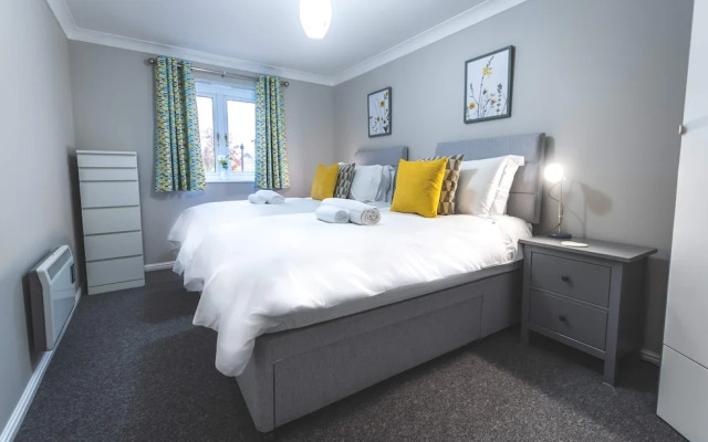 Vespasian Quay - Balcony overlooking the River Itchen - Secure & private parking